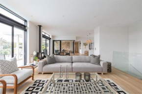 Sunset Villa - brand new home 200m from the beach